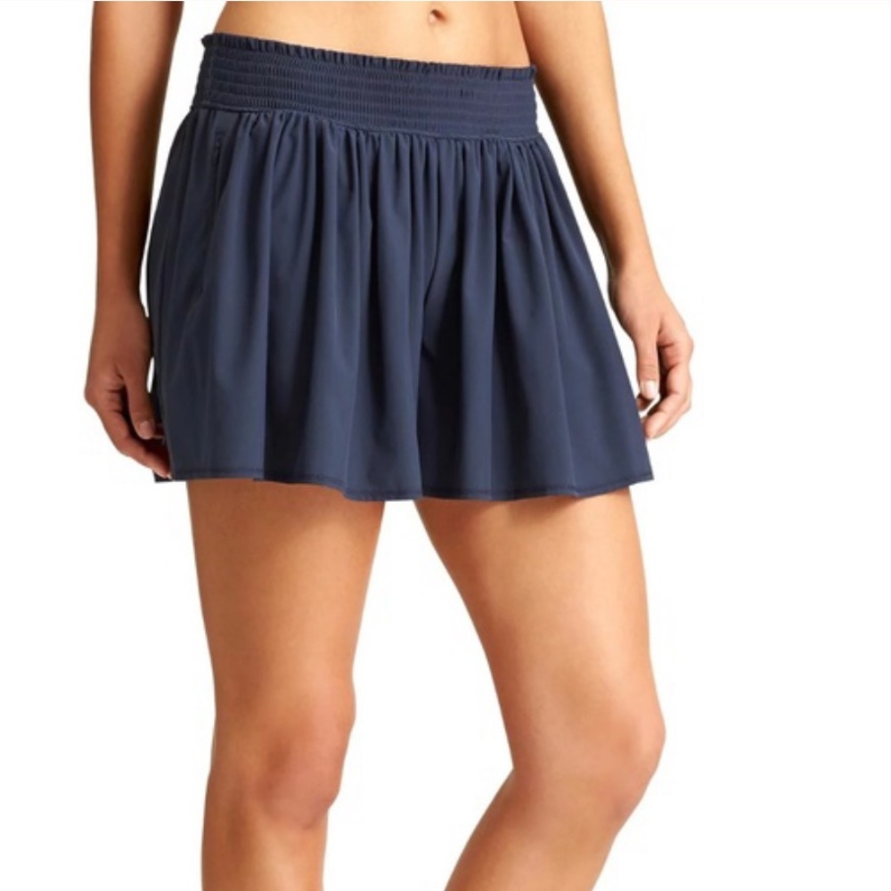 Athleta Sneaky shorts navy L